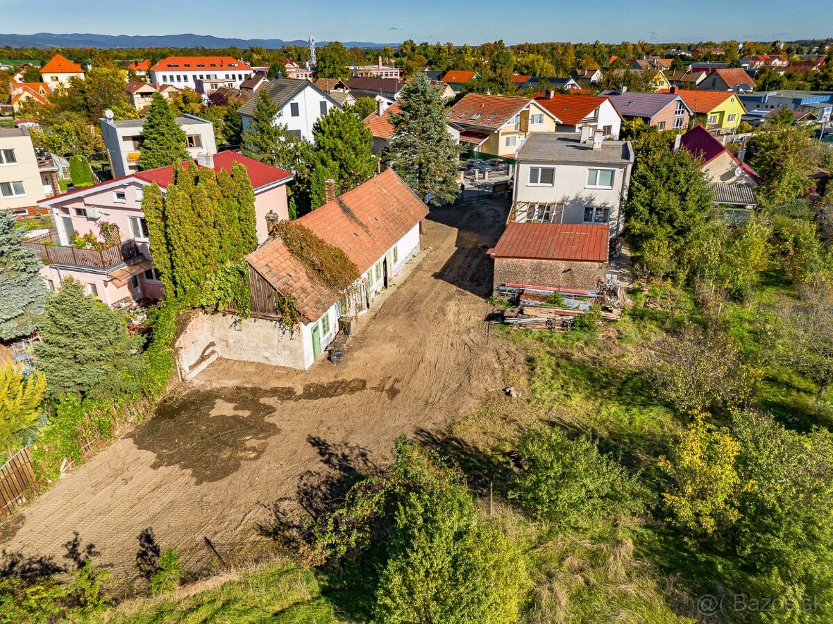 ŠPORTOVÁ ul. - STAVEBNÝ POZEMOK V POKOJNEJ ČASTI OBCE - 16