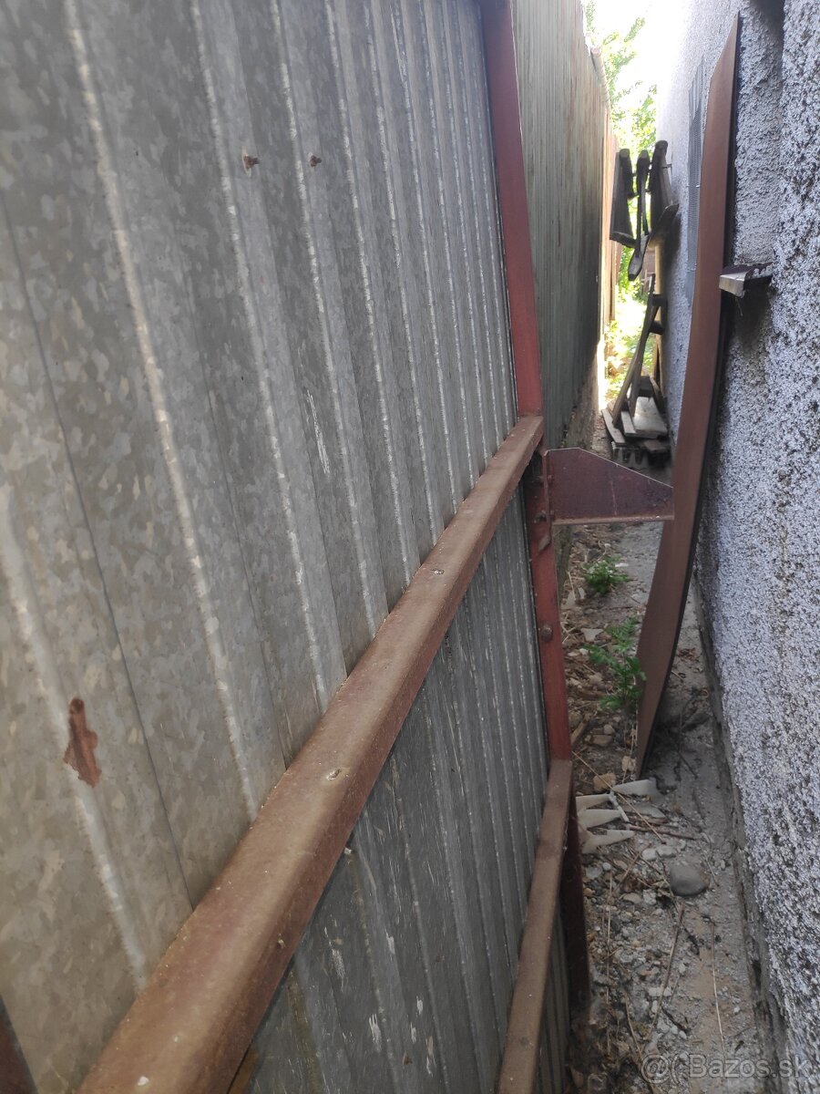 Predám nábytok, PVC rúru a garážovú bránu - 16