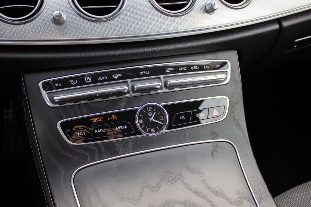 Mercedes-Benz E trieda 200, 9G-Tronic - 16