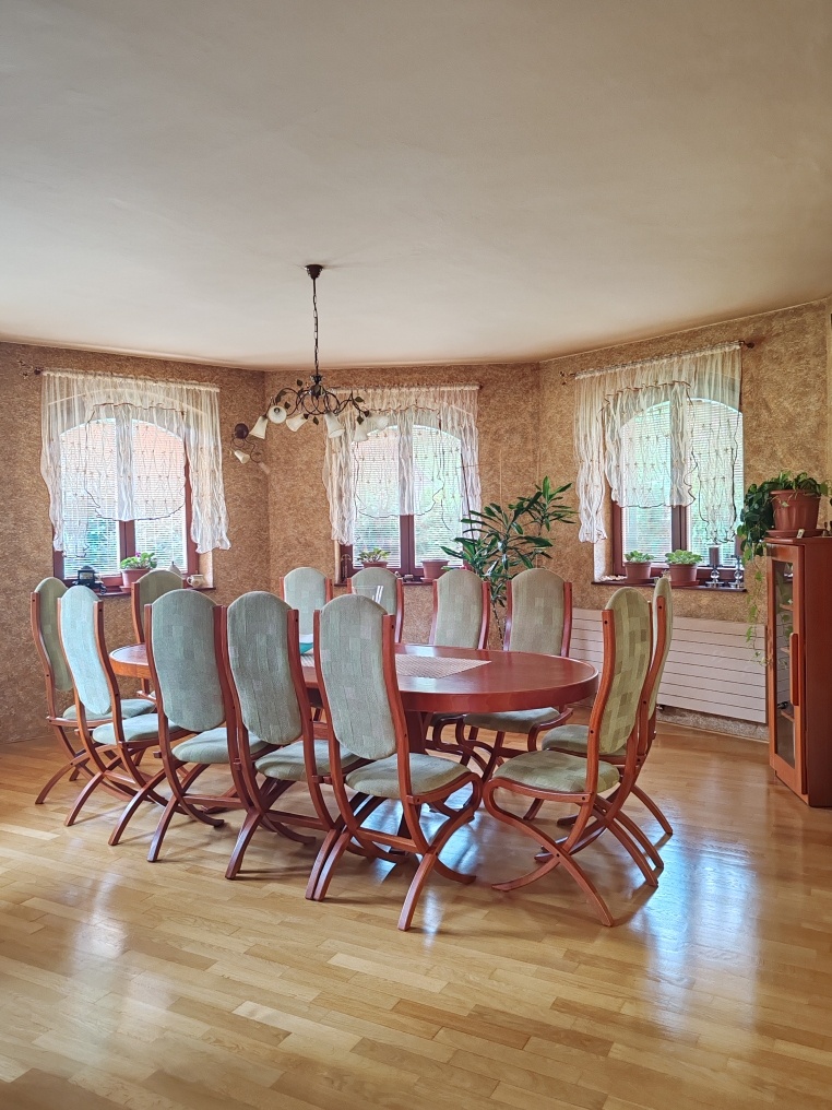 Exkluzívne u nás rodinná vila obec Prietrž - 16