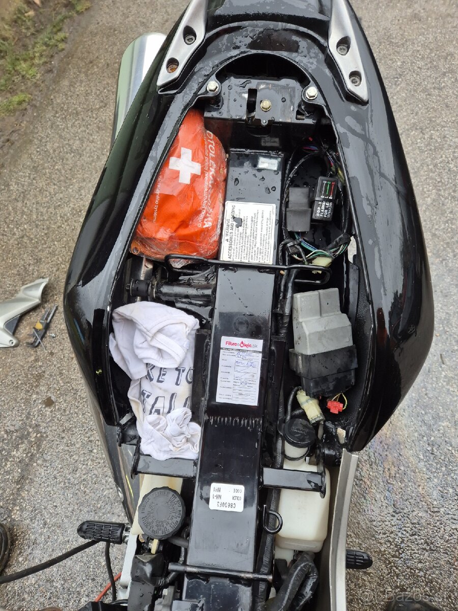 Honda hornet 600 - 16