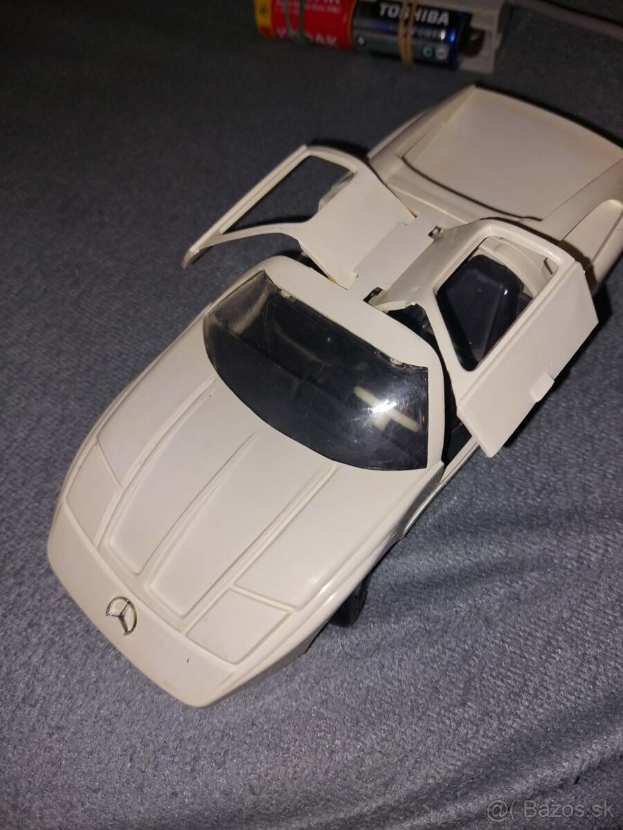 Stará hračka Mercedes s 111,ites - 16