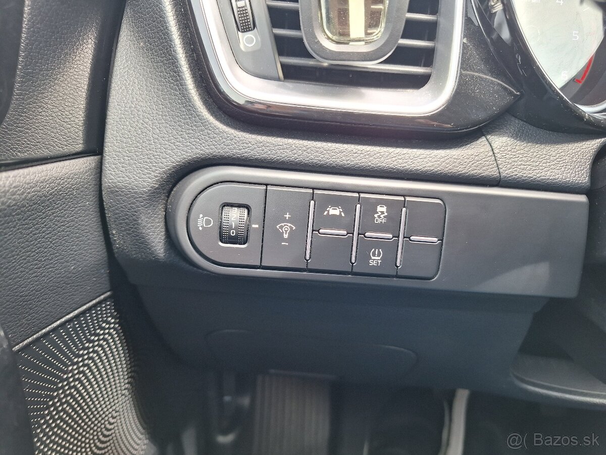 Kia Ceed SW 1.6 CRDi 136k Gold A/T r.v.2020, kúp. v SR - 16