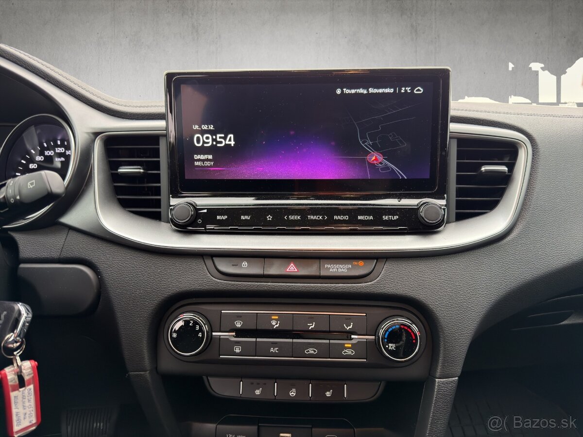 Kia Ceed SW 1.5 T-GDi Silver A/T - 16