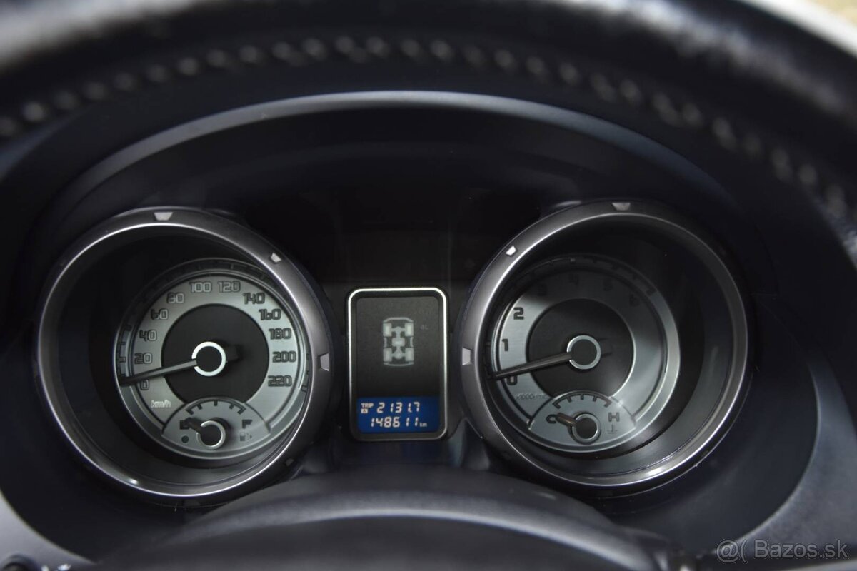 Mitsubishi Pajero - 16