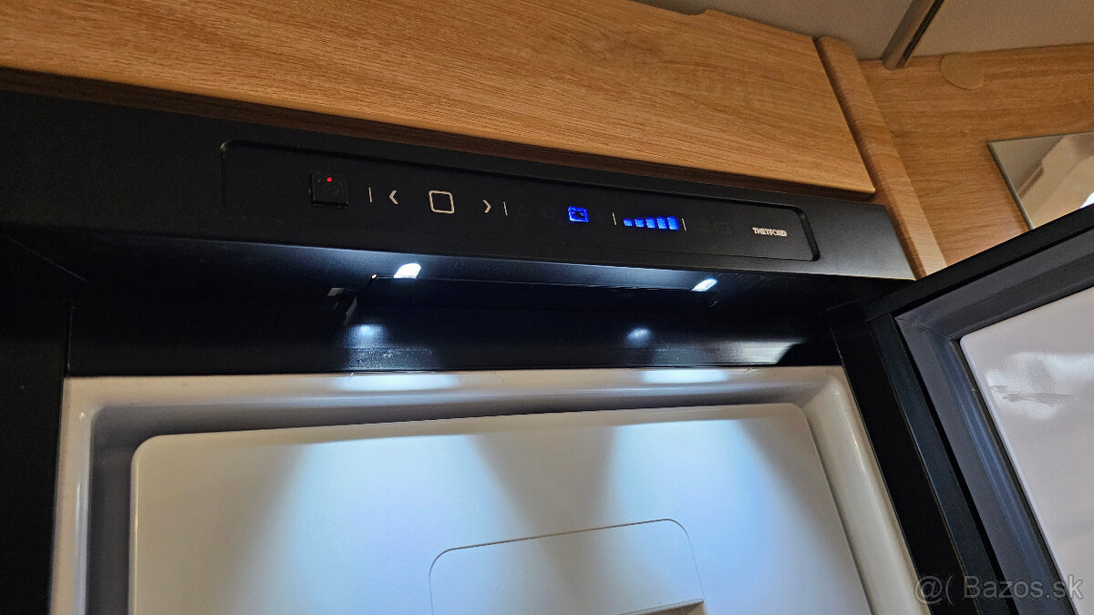 Absorpčná chladnička Thetford N4142E+ (12V, 220V, plyn) - 16