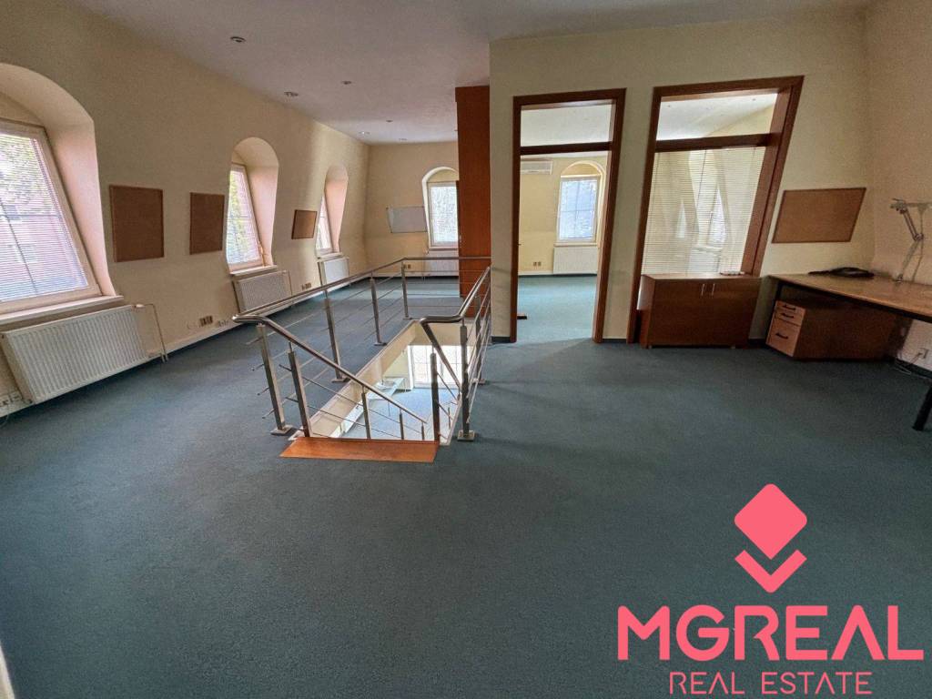 Budova blízko centra Topoľčany / PREDAJ - 16