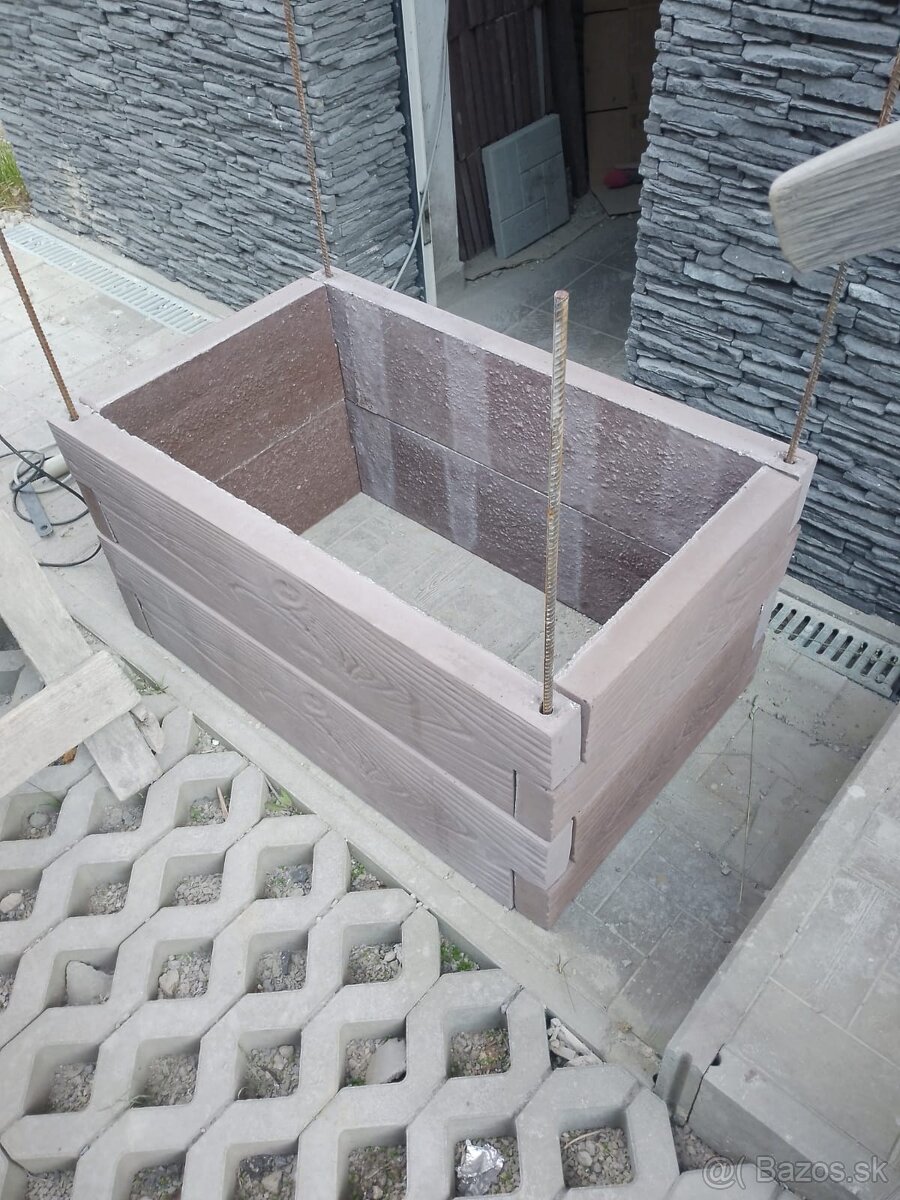 Vyvýšené betónové záhony - 16