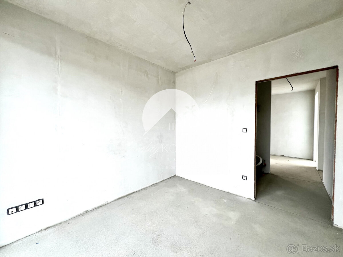 Reality KOMPLEX s.r.o. ponúka na PREDAJ 5 izbový rodinný dom - 16