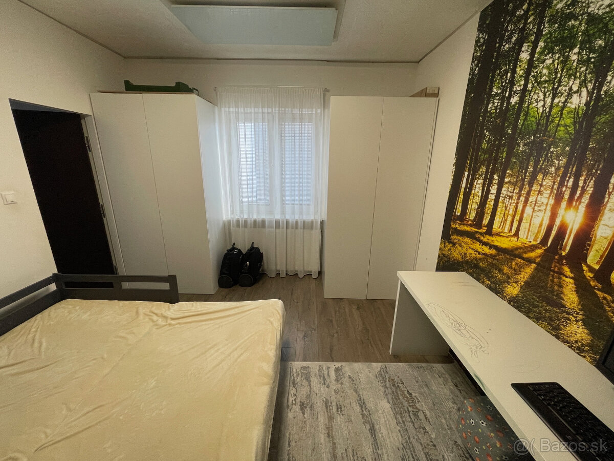 Kompletne zrekonštruovaný rodinný dom s bazénom - 16