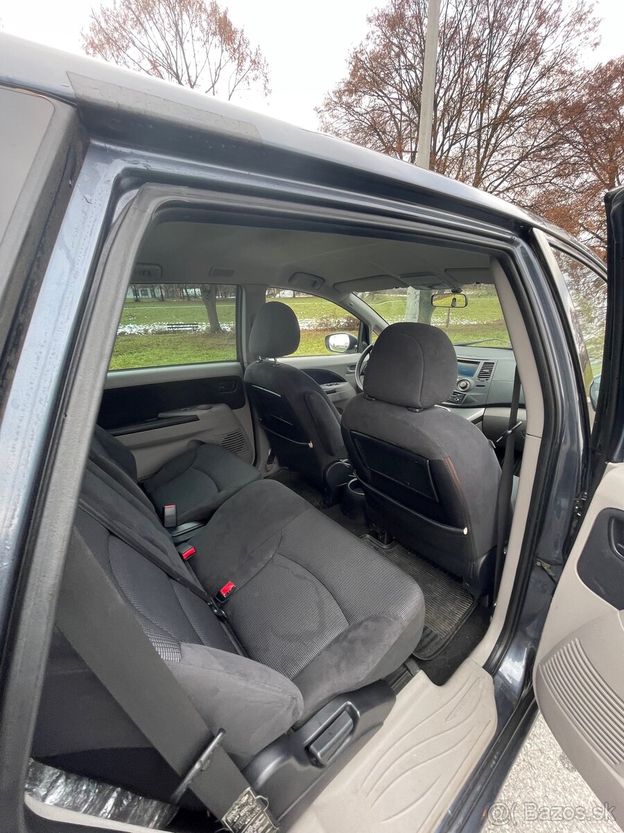 Mitsubishi Grandis 7-miestne - 16