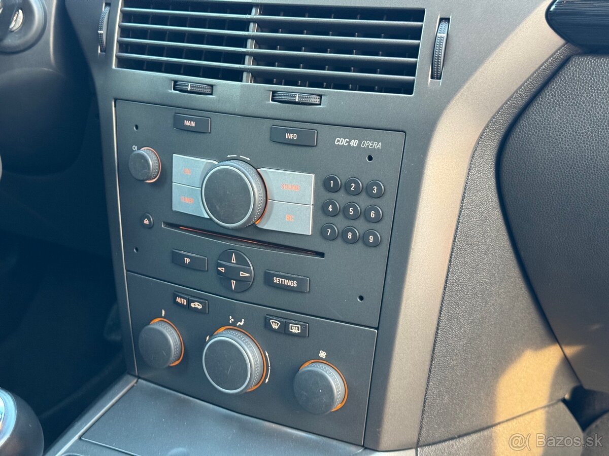 Opel Astra H GTC 2.0 TURBO - 16