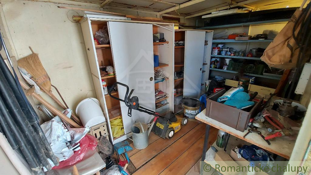 Chata s peknou, udržiavanou záhradou v ZO Opendáky, okr. S - 16