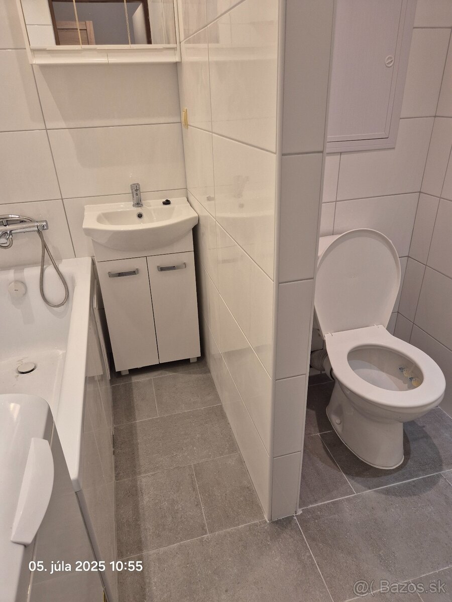 jeden a pol izbový byt v Košiciach - Jazero, Uralská ulica - 16