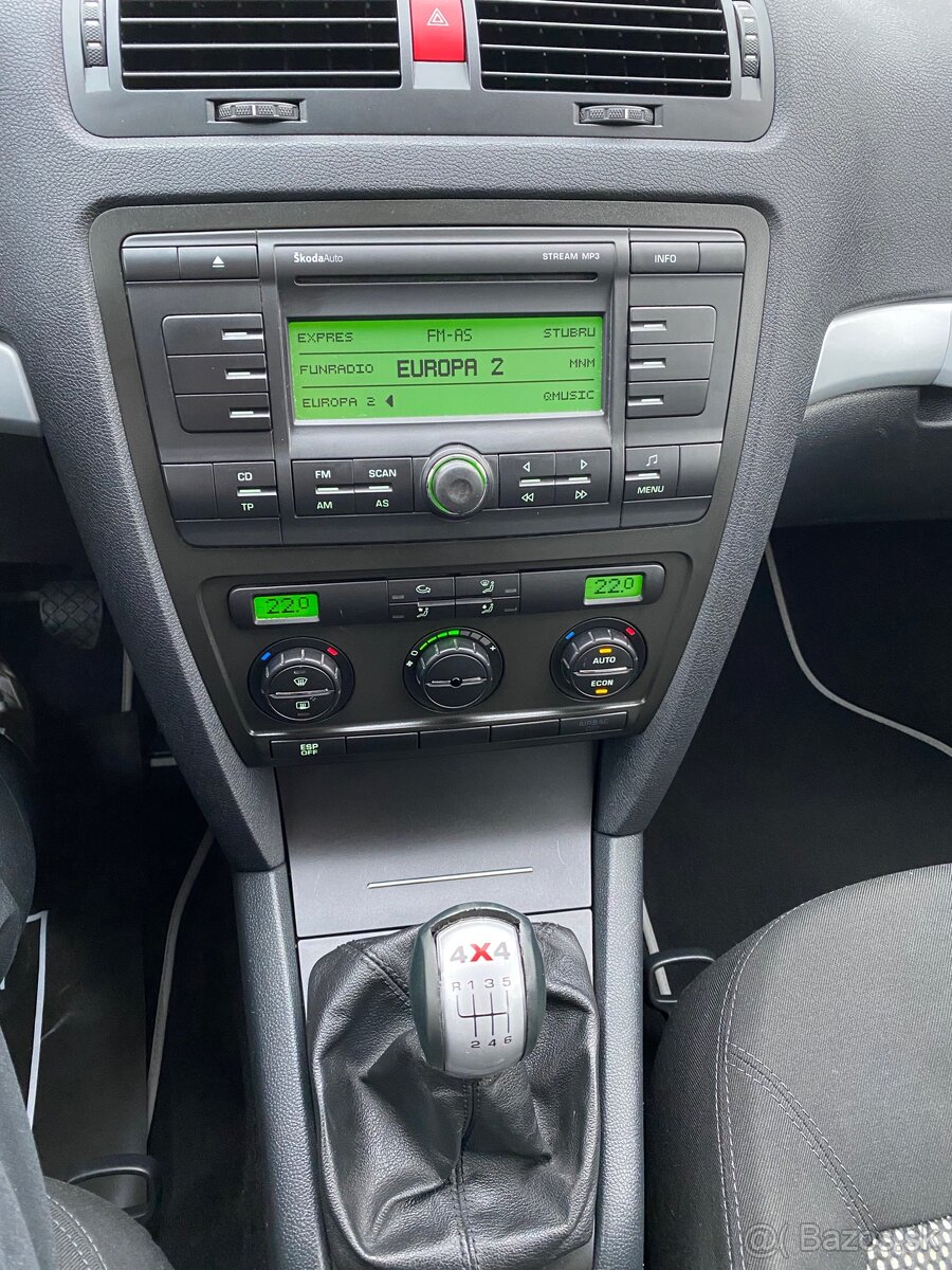 Škoda Octavia Combi 2.0 TDI 4x4 Scout - 16