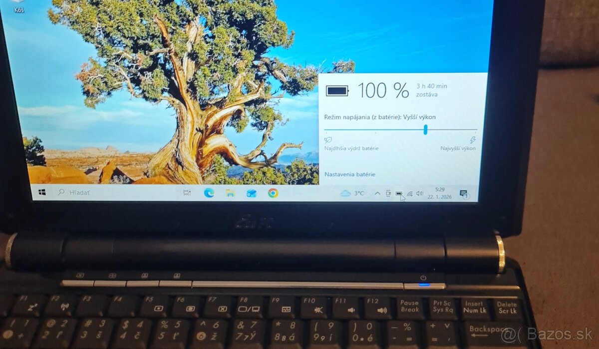 Lenovo Z546 a Asus Eee PC 1000H - 16