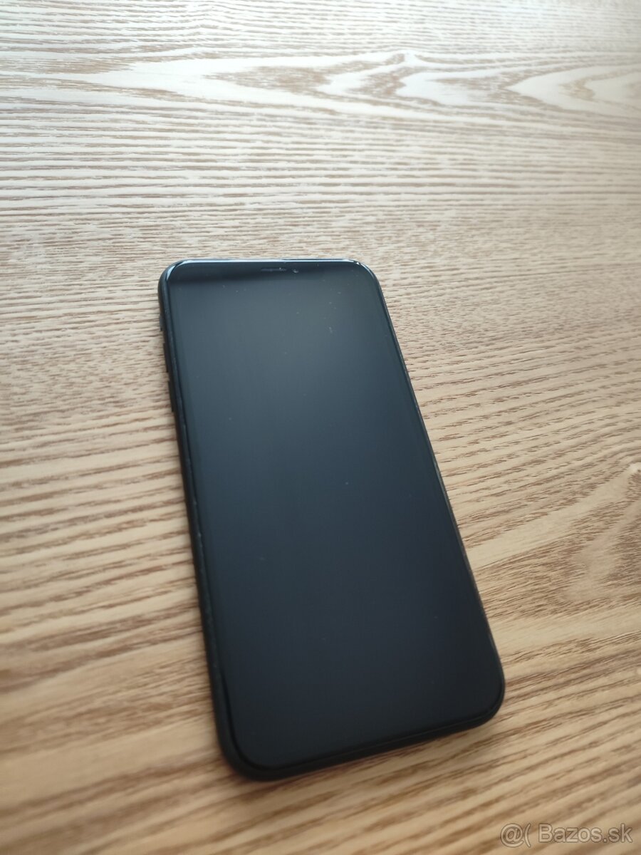 iPhone XR black - super stav + v záruke - 16