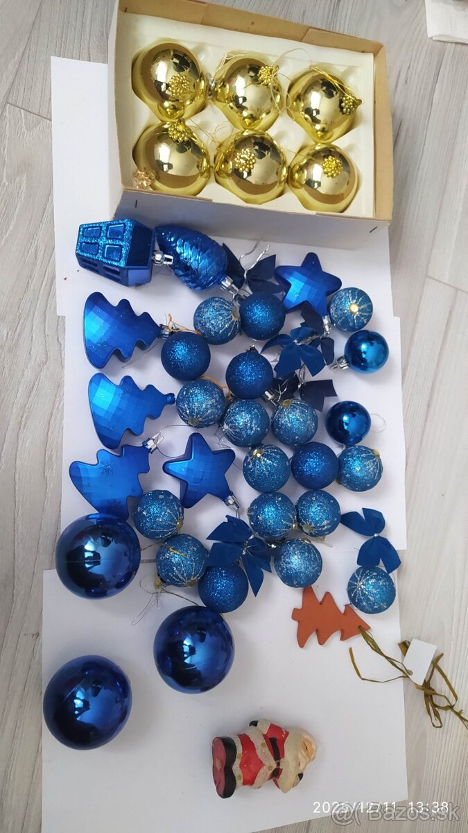 Predám tieto všetky vianočné dekorácie. Cena: 17E - 16