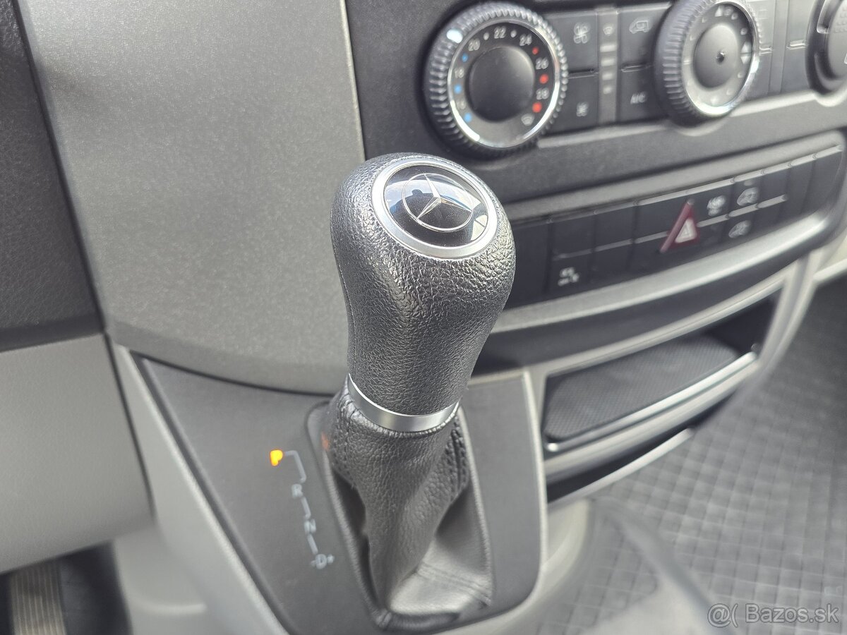 Mercedes-Benz Sprinter - 16