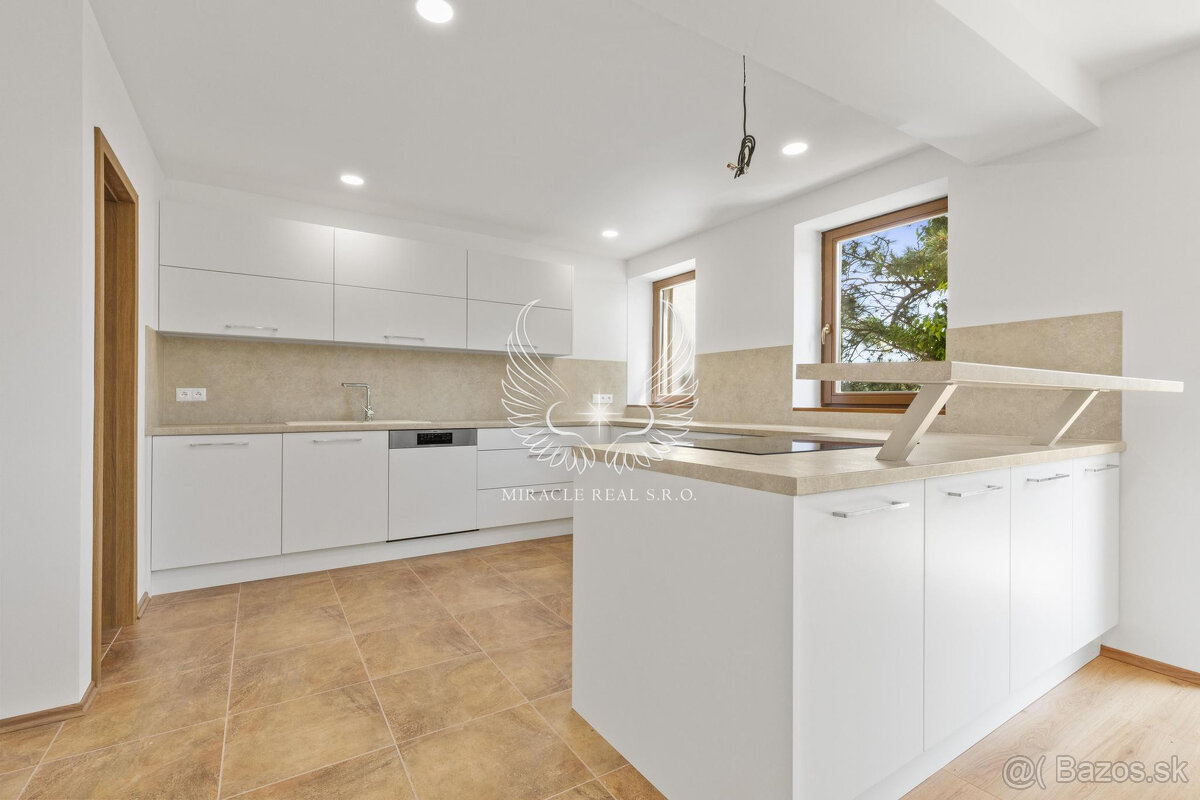 NOVOZREKONŠTRUOVANÝ 3PODLAŽNÝ ROD. DOM SO ZÁHRADOU POD LESOM - 16