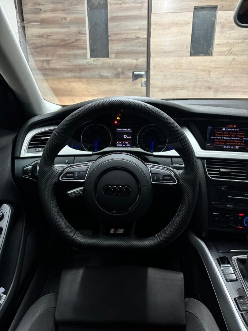 AUDI RS PERFOROVANY ZREZANY VOLANT MULTIFUNKCNY - 16