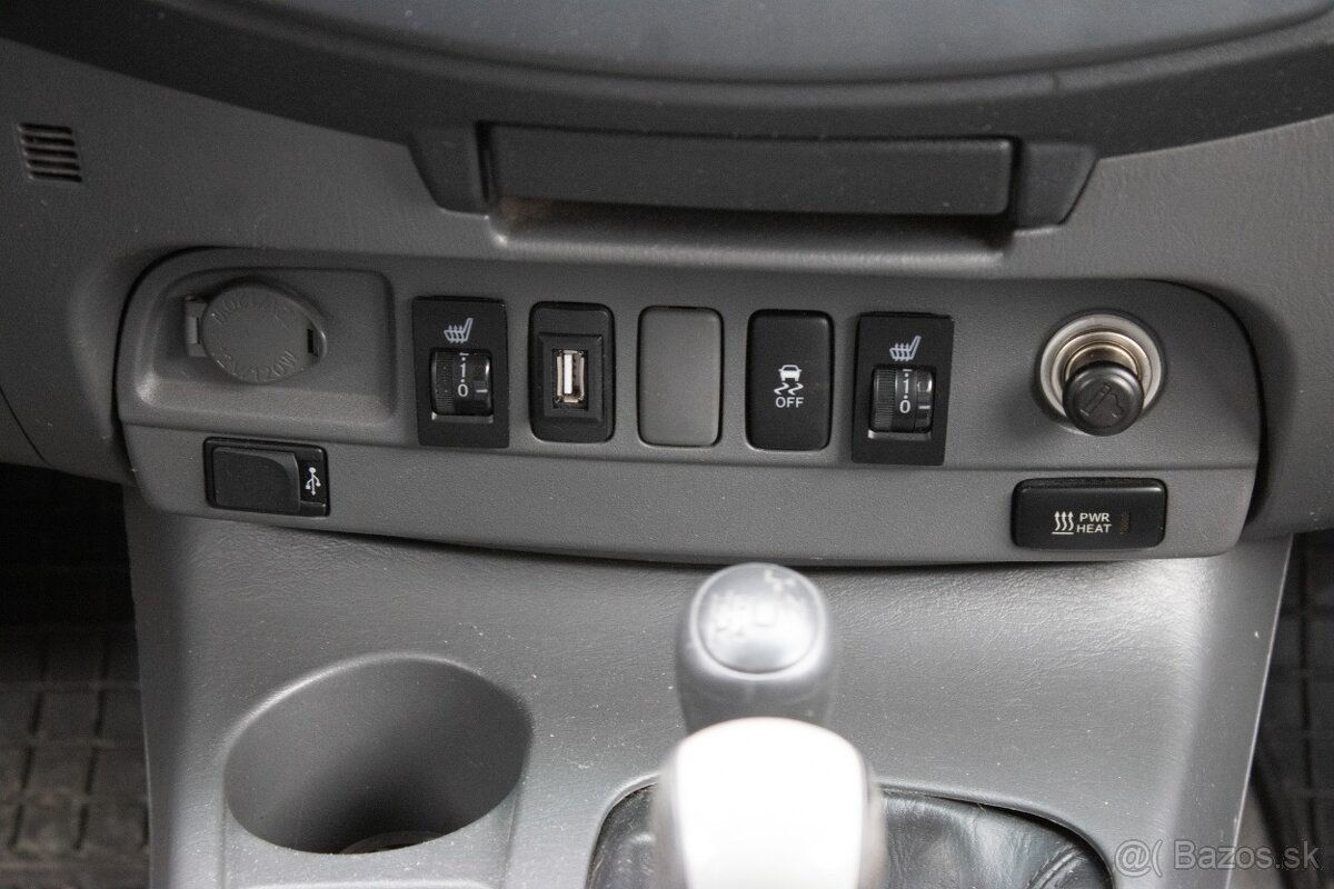 Toyota Hilux DC 3.0 I D-4D Sol A/T, 126kW, A5 08/2012 - 16