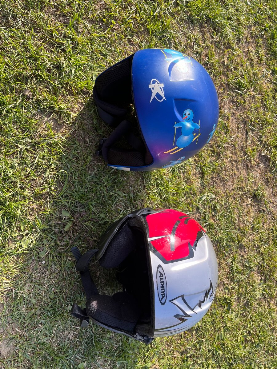 Korčule lyže, skateboard, prilby - 16