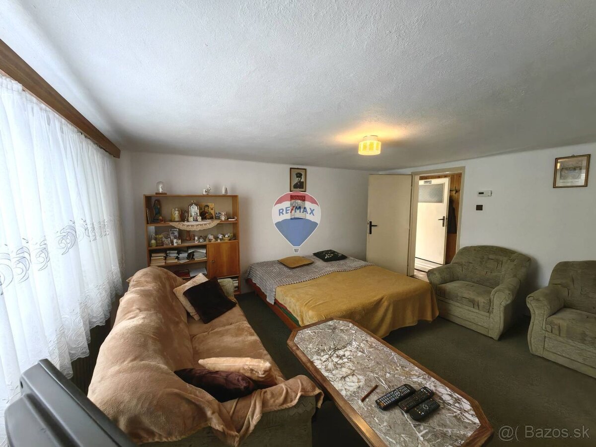 Rodinný dom 4 izb, 2 kuchyne, 2 kúpelne, 260m2, pozemok 936 - 16