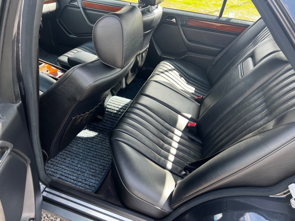 Mercedes-Benz 200 124E - 16