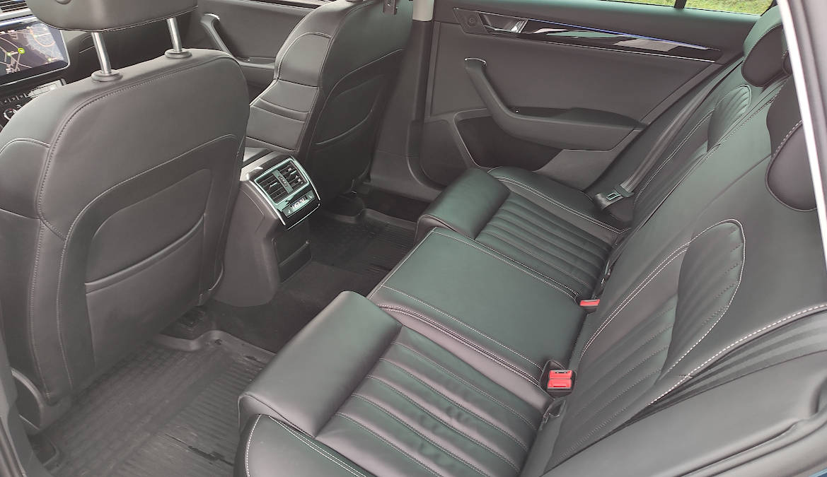 Škoda Superb IV kombi PHEV L&K - 16