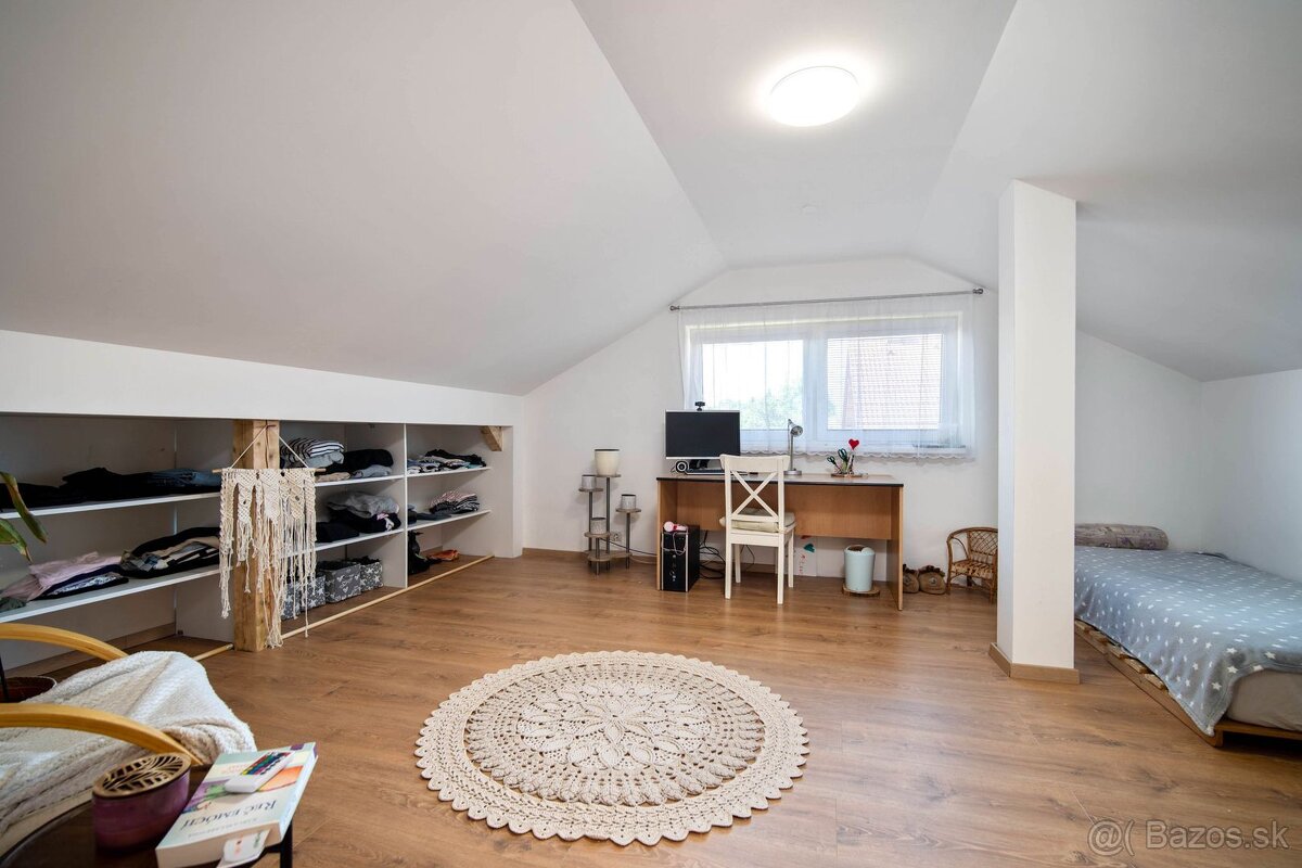 Moderný 6-izbový rodinný dom s veľkou záhradou, altánkom a b - 16