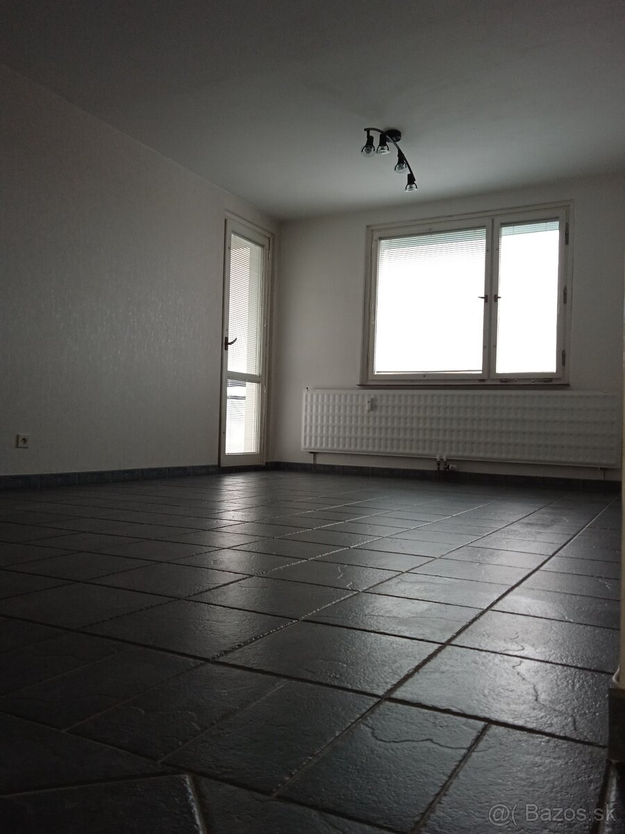 3 - izbový Bauring, stará Sásová, Banská Bystrica - 16