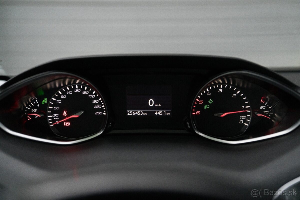 Peugeot 308 2.0 HDi 110kw M6 ALLURE - 16