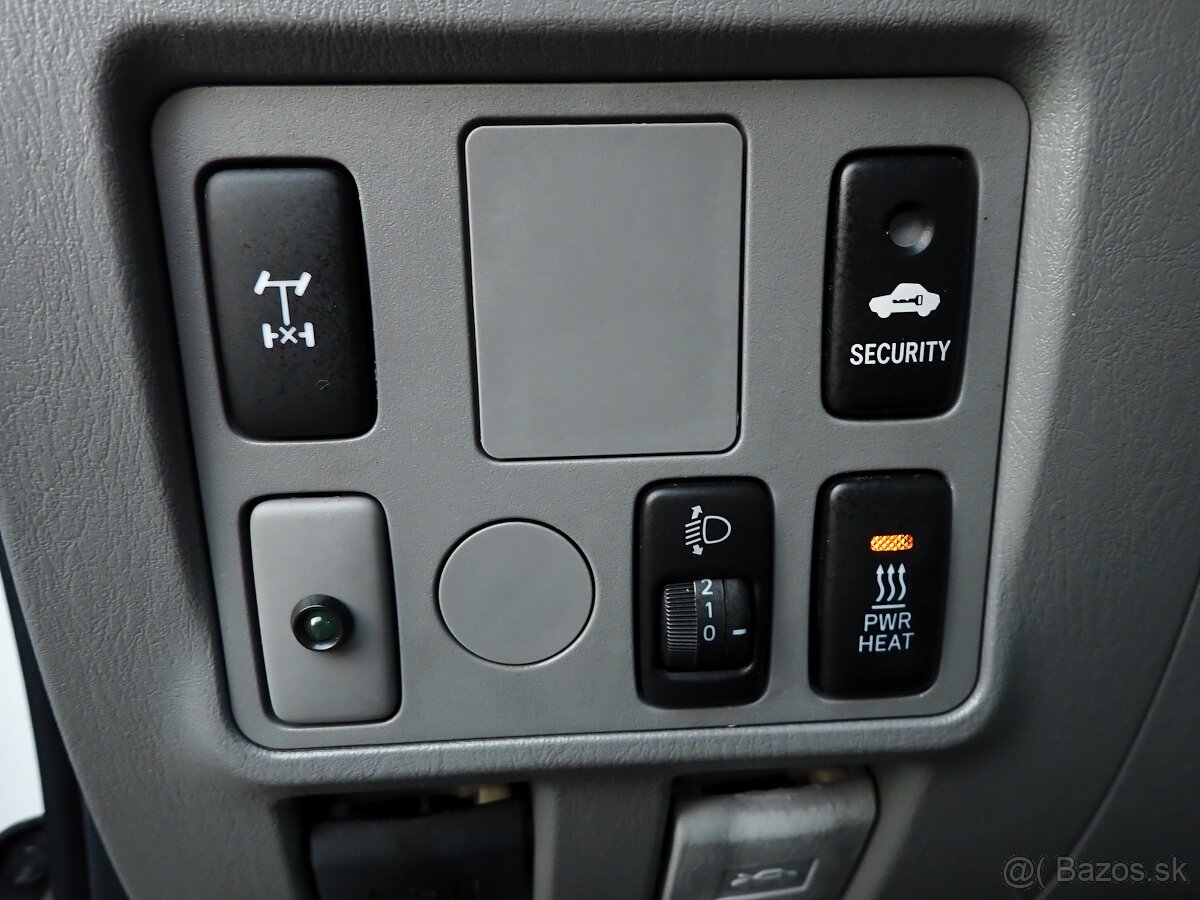 TOYOTA HILUX 2.5 D-4D 4x4 - 2011- 152tis km NAVIJAK-ŤAŽNE- - 16