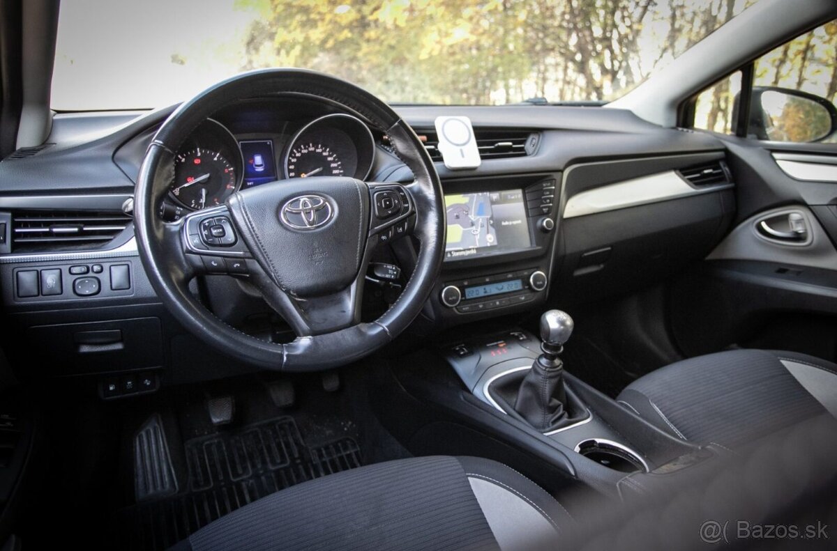 TOYOTA AVENSIS Combi 2.0 105kW 2017 - 16