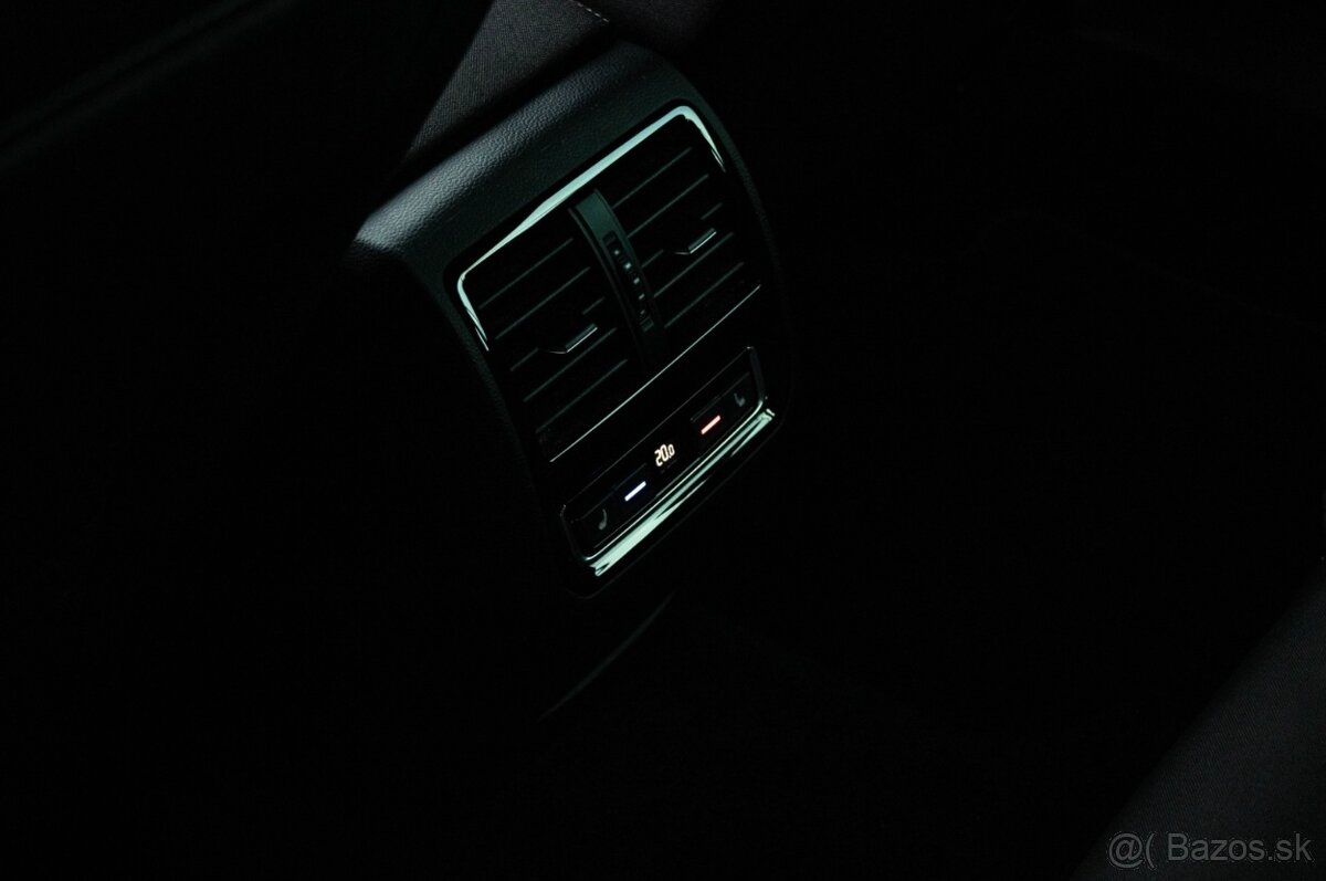 Volkswagen Passat Variant 2.0 TDI Elegance DSG - 16