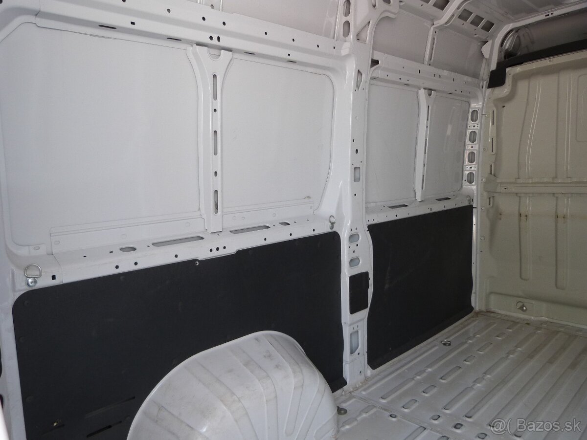 Peugeot Boxer Furgon 2.2 BlueHDi 140k 335 L2H2 Pack - 16