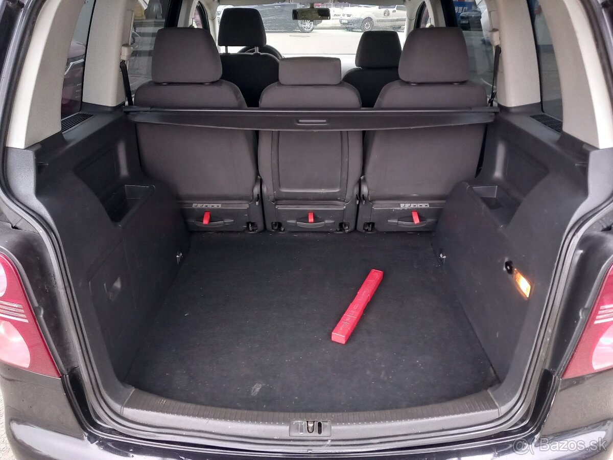 VW Touran 1.9 TDI .6ti-kvalt . Model 2008 - 16