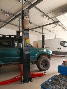 Dvojstlpový zdvihák BOR 4,2Ton a 5TON ramena 3dielne automat - 16