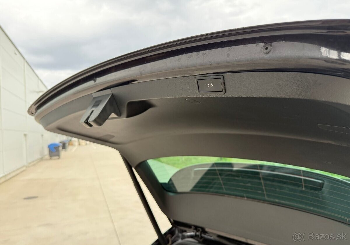 ŠKODA OCTAVIA IV COMBI 2.0 TDI DSG - 16