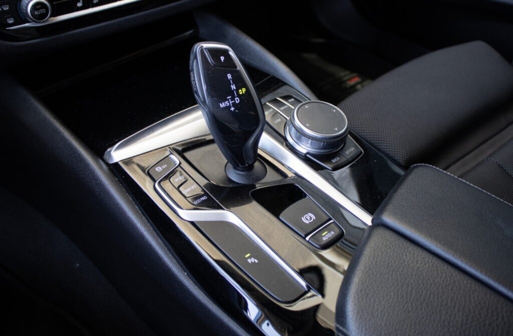 BMW 520d xDrive Touring z roku 2018 - 16