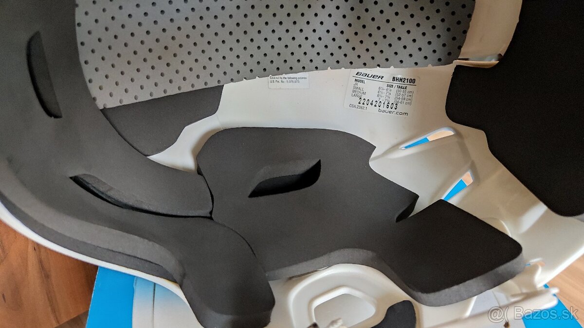 HOKEJOVÁ HELMA - 16