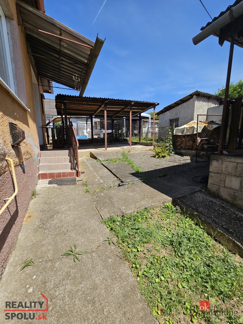 Rodinný dom s veľkou záhradou - 16