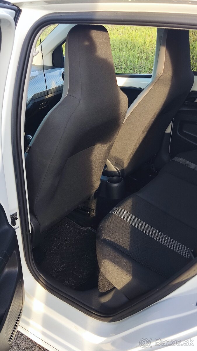 Volkswagen e-UP - 16