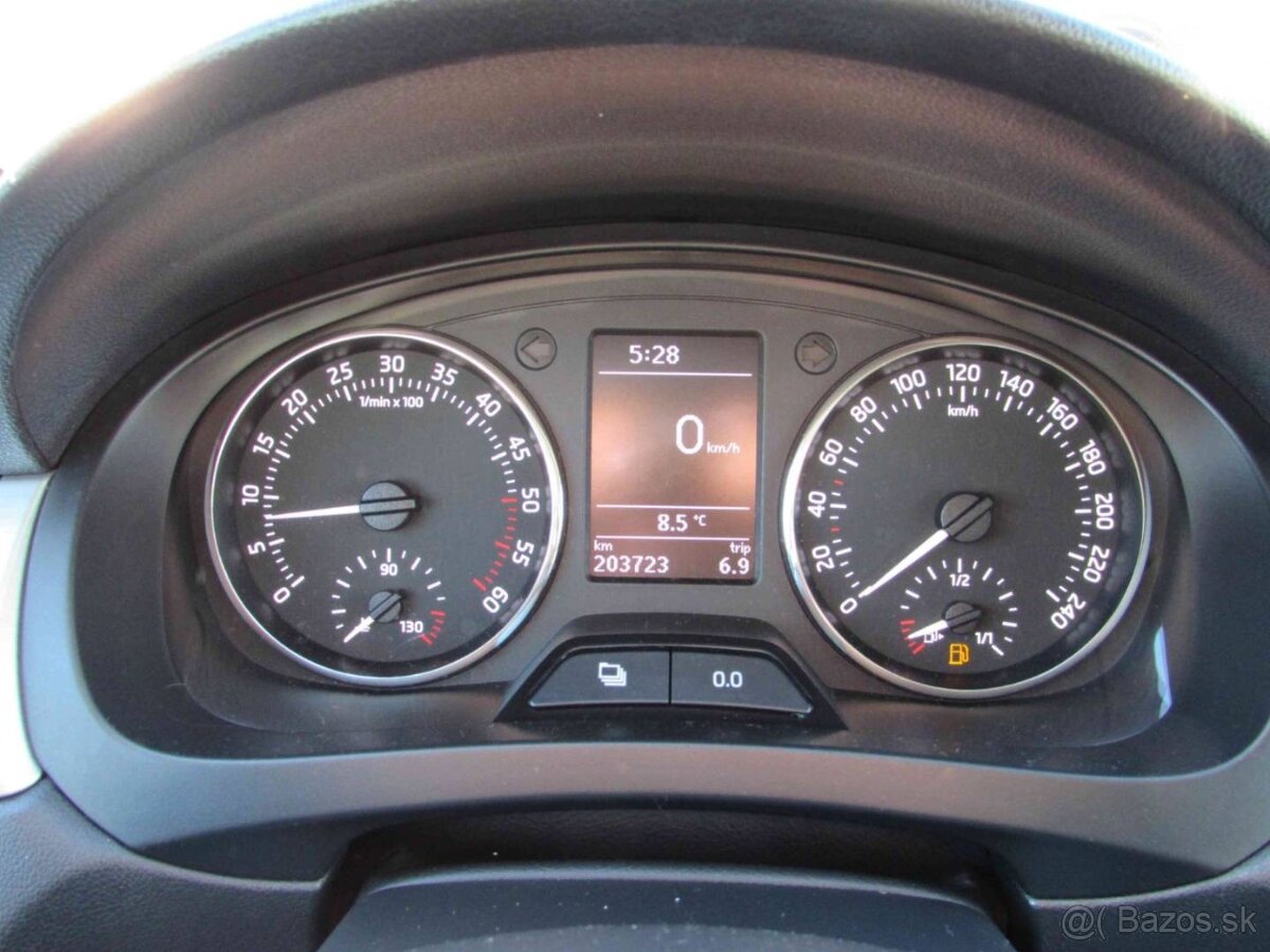 Škoda Rapid Spaceback SB 1.6 TDI Elegance - prvý majiteľ - 16