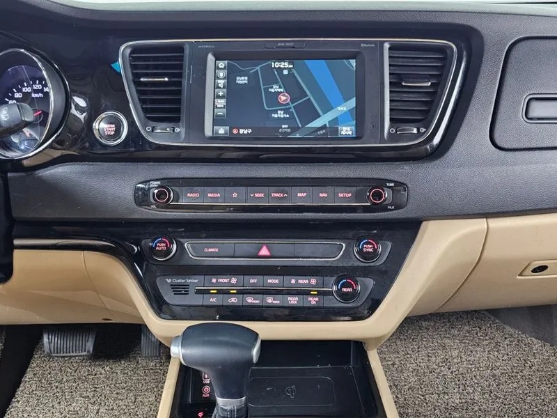2020 KIA CARNIVAL HI-LIMOUSINE 2.2CRDi - 16