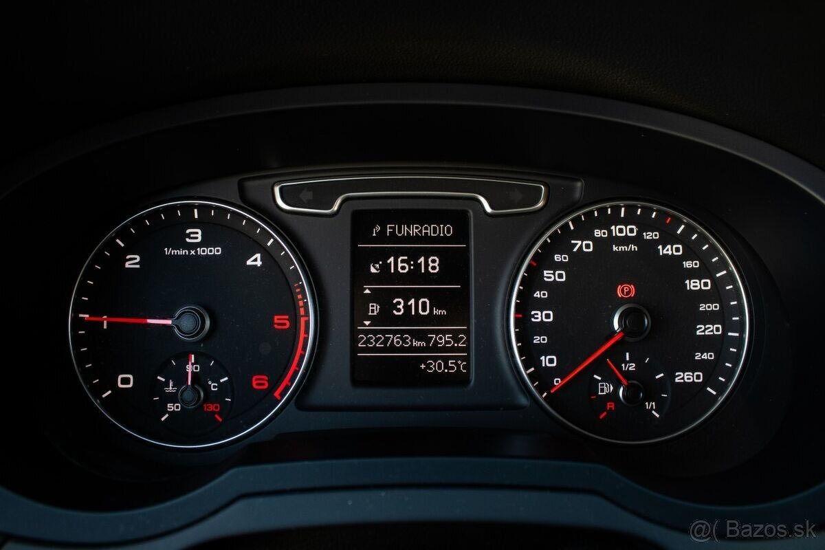 Audi Q3 2.0 TDi Quattro Manuál - 16