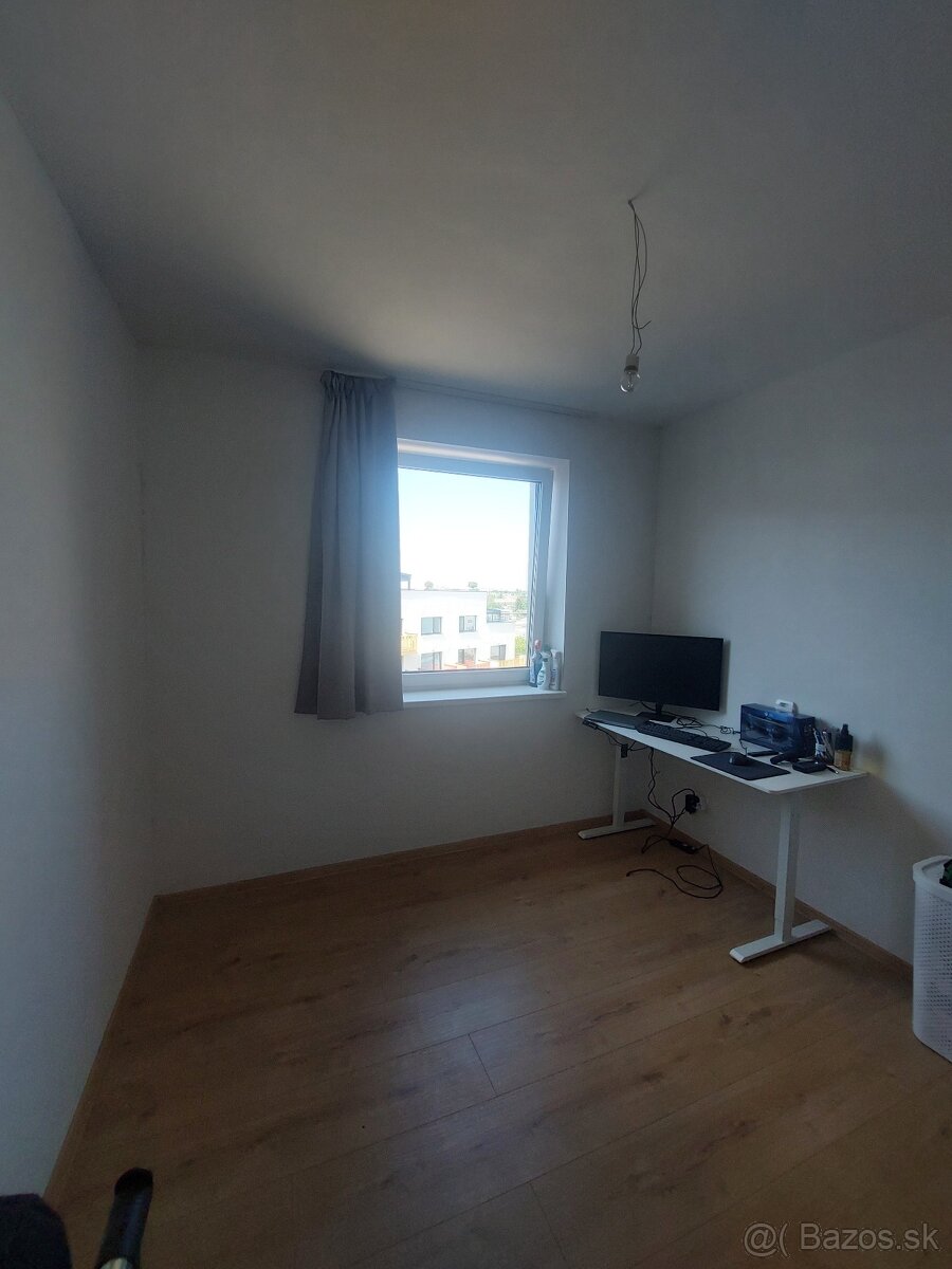 Na predaj priestranný 3-izbový byt s veľkou terasou MIKO - 16