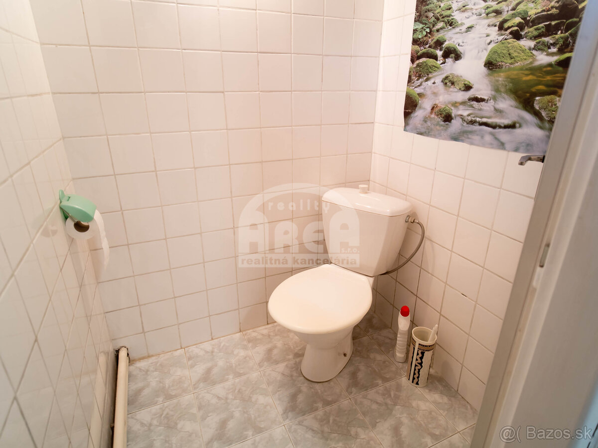 Dvojpodlažný rodinný dom v skvelej lokalite mesta Michalovce - 16