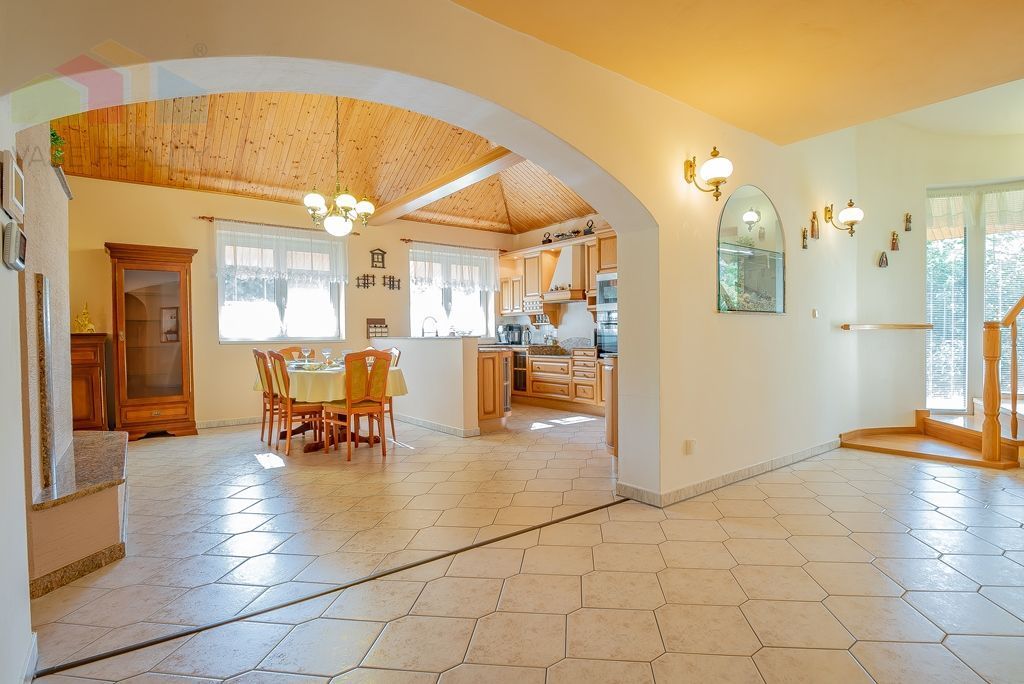 Krásny 7-izbový dom, 328 m² + 1389 m² pozemok, Trebostovo, o - 16